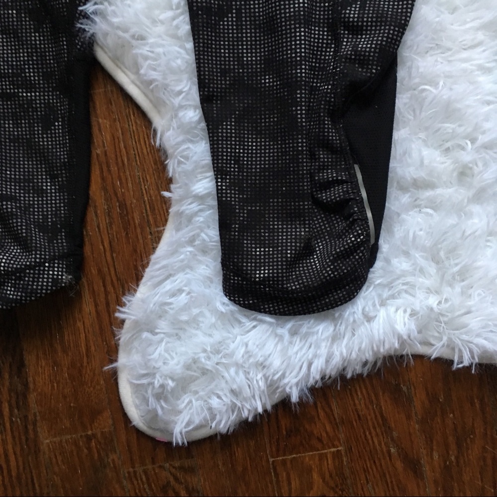 Athleta Maze Be Free Crops In Deep Black - Picture 6 of 7